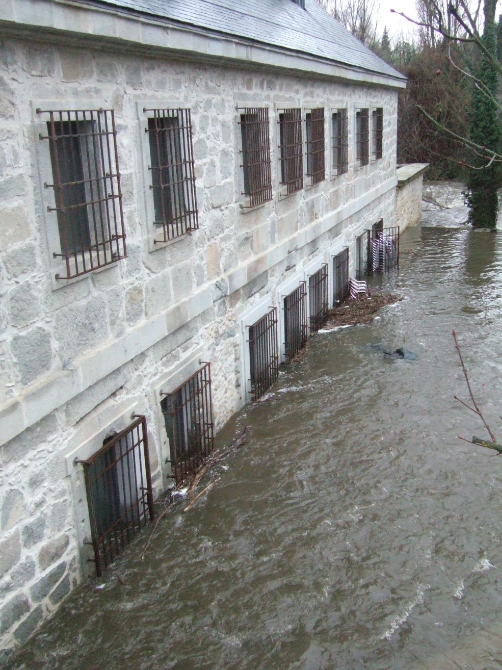 La Real Casa de Moneda de Segovia durante la inundación de 2014